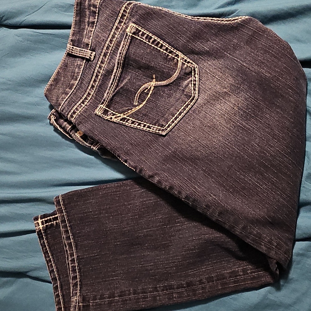 Silver Jeans - Size 32 Capri's